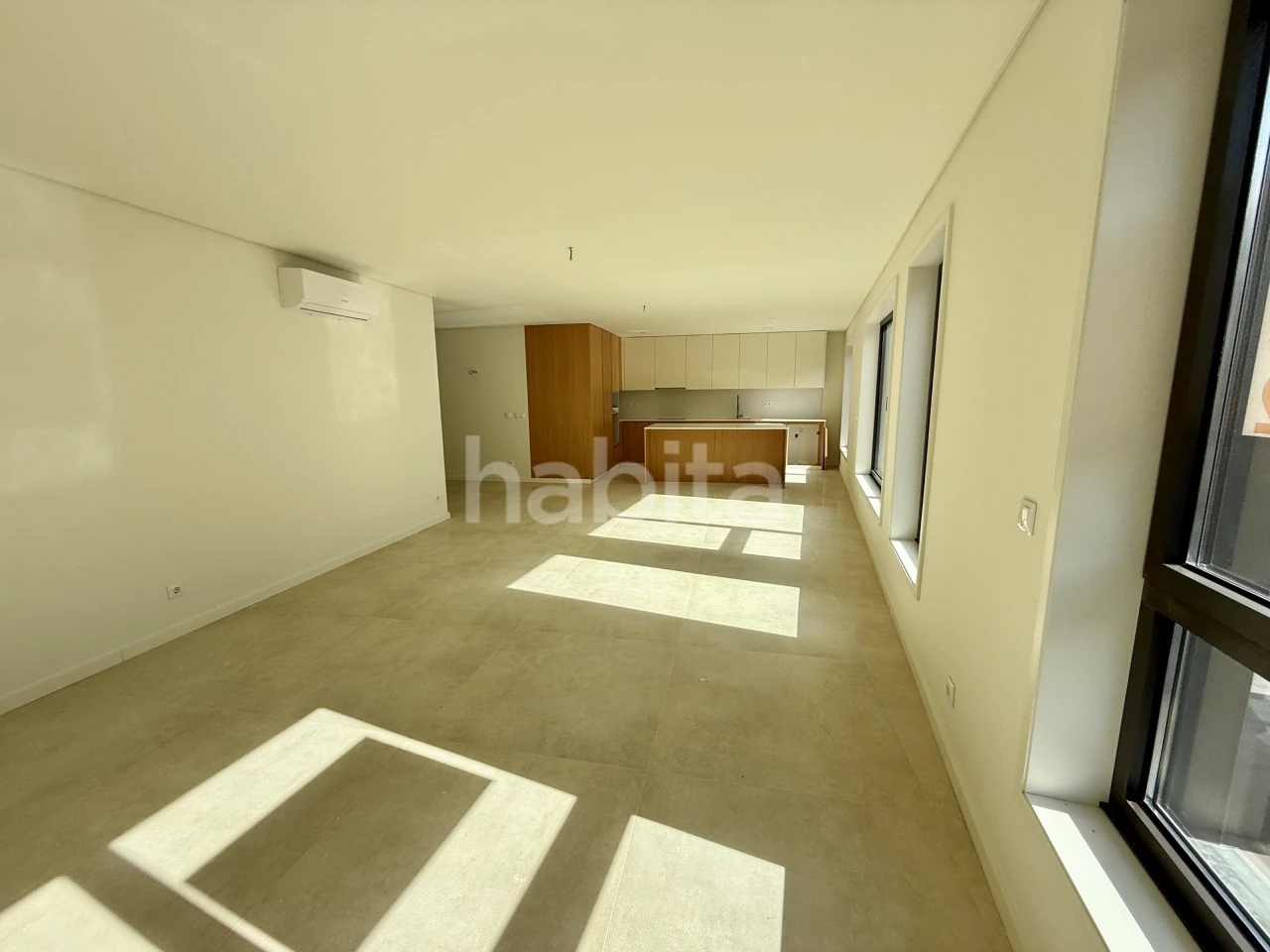 APARTAMENTO T3 COM VARANDA - PORTO